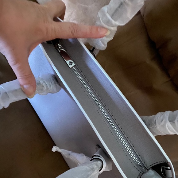 Kate Spade ♠️ Purse - Picture 2 of 5